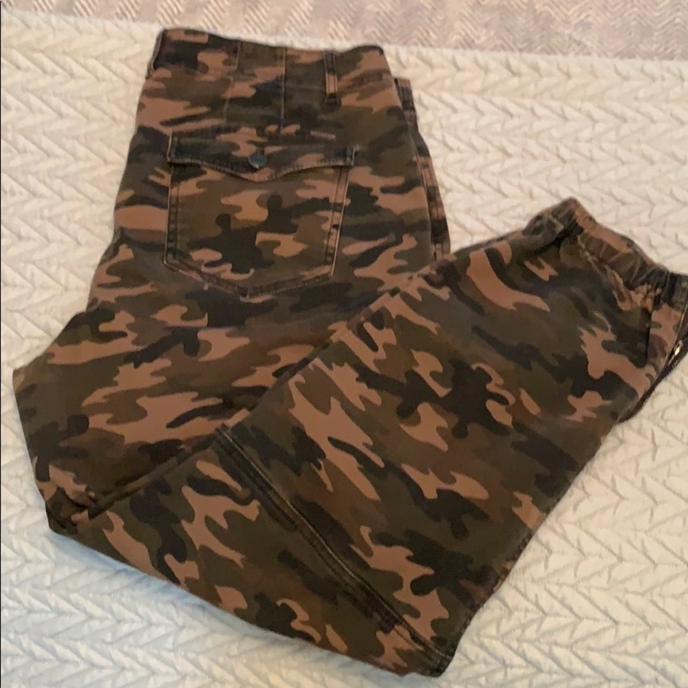 Camo slim-crop joggers